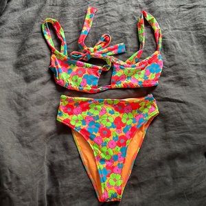 NEW UNWORN Frankies Bikinis Willow Bikini in Groovy